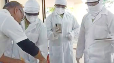 Capacitan a estudiantes en conservación bibliográfica