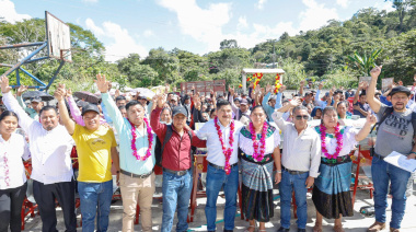 Chilón entrega insumos agropecuario en Jol Paxila