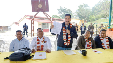 Mario Hernández se reúne con transportistas de Nahilté