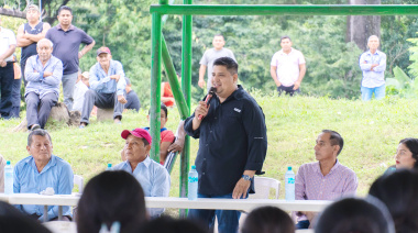 Jorge Cabrera inaugura obra en Victorico Grajales