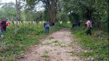 Limpian camino hacia Río El Cajón