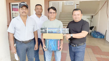 Entregan bomba de agua en Agua Fría