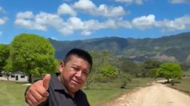 Humberto Sánchez supervisa obra de camino