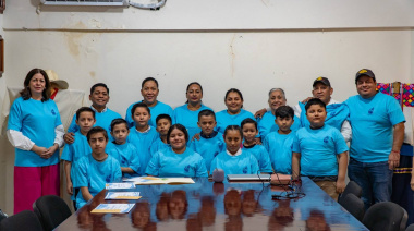 Reconocen talento infantil por el agua en Palenque
