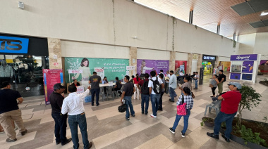 Realizan feria de empleo en Plaza Flores