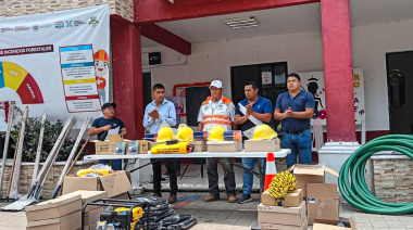 Gaspar Sántiz entrega equipo a Protección Civil Municipal