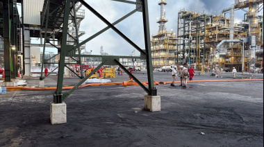 Controlan incendio en Refinería Olmeca; sin lesionados