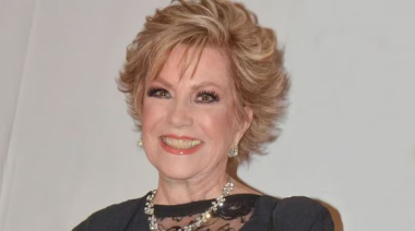 Maxine Woodside posa sin ropa a sus 77 años