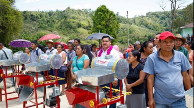 Chilón entrega apoyos para el campo y la economía familiar