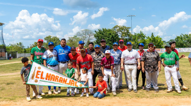 Entregan material deportivo en Palenque