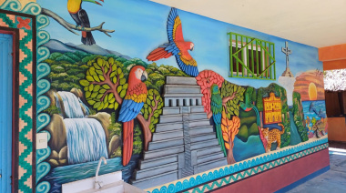 Muralista promueve la identidad cultural a través del arte