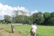 Limpian campo de Beisbol en Salto de Agua