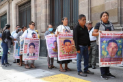 Presidencia busca reunión con familiares de los 43 normalistas de Ayotzinapa