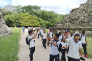 Estudiantes de Jol Sacún visitan Zona Arqueológica