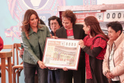 Presentan Gobiernos Federal y de la Ciudad de México Álbum Retro Lotería Nacional y el Fútbol