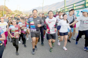 Eduardo Ramírez participa en la Carrera del Parachico 2026