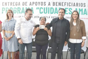 Eduardo Ramírez entrega apoyos de “Cuidar es Amar”