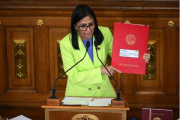 Delcy Rodríguez presenta reforma petrolera para atraer inversión