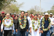 Eduardo Ramírez inaugura caminos en Chiapas