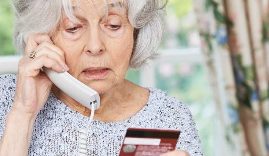 Alertan por fraudes a adultos mayores