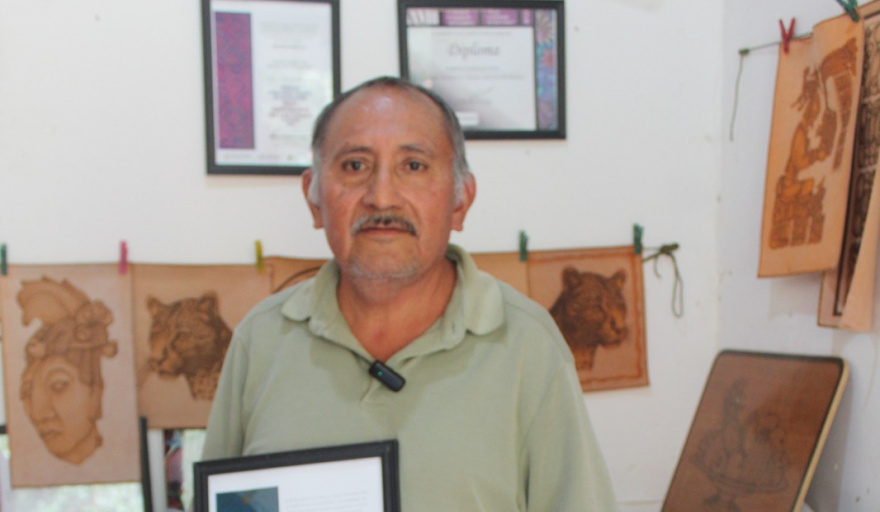 Artesano comparte su trayectoria y celebra el Día del Artesano