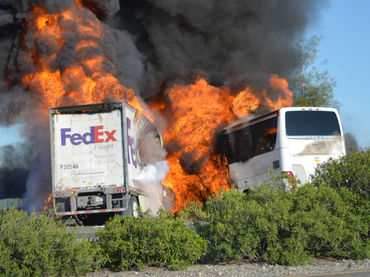  Accidente vial en Los Ángeles suma 10 muertos