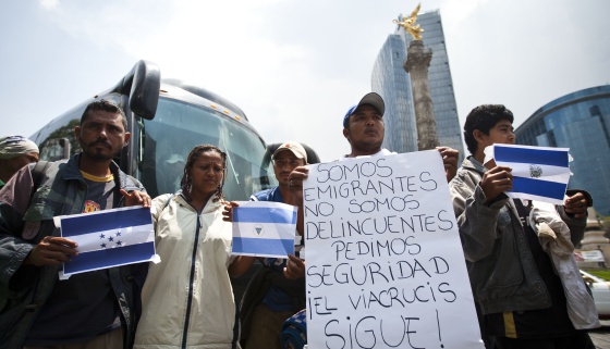  Emigrantes centroamericanos escenifican en México