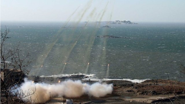  Corea del Norte realiza simulacro con fuego real