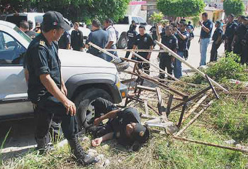  Atropellan a policía