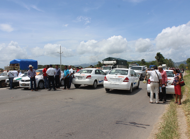  Repudian bloqueo sobre la carretera federal, tramo Palenque Pakal-Na