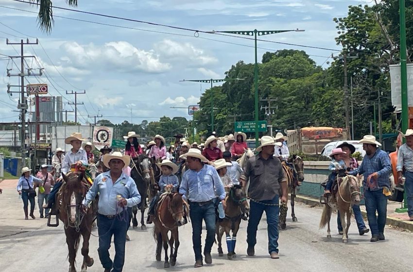  Celebran cabalgata infantil-juvenil