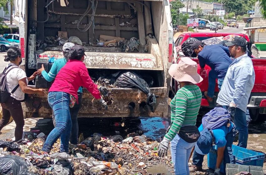  Recolectan la basura en el Barrio Linda Vista de Ocosingo