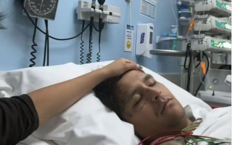  Christian Nodal es hospitalizado de emergencia