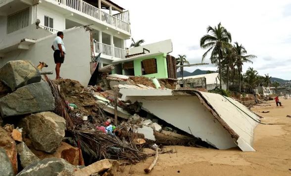  Apoyo monetario a damnificados en Acapulco por John