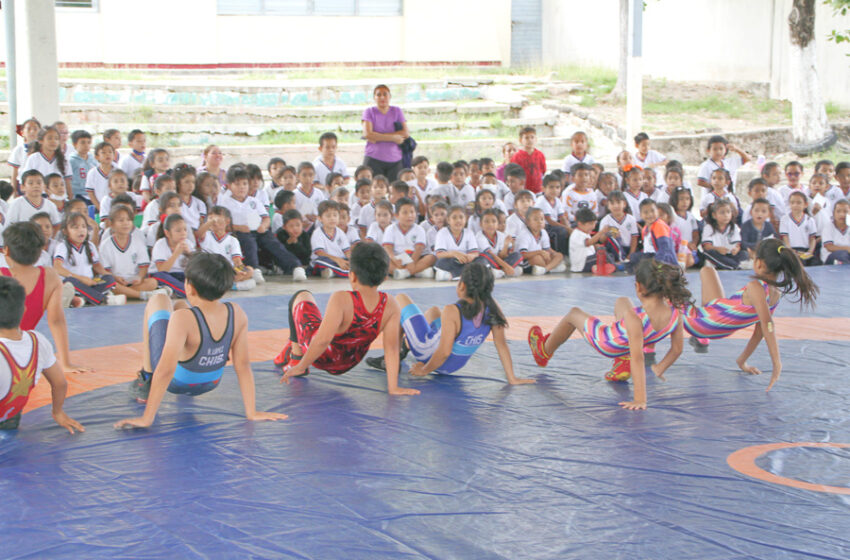  Realizan exhibiciones de Luchas y Judo