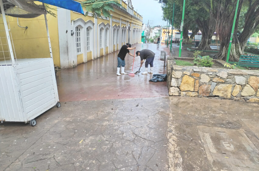  Siguen los trabajos de limpieza al centro de Palenque