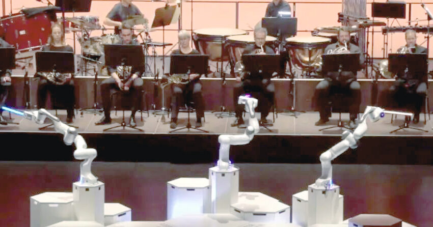  Robot con tres brazos dirige orquesta alemana